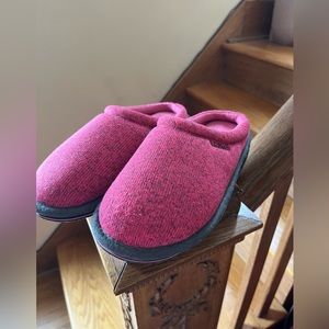 NEVER WORN L.L. Bean Raspberry Pink Slippers Size 6